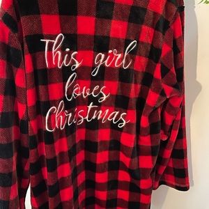 ‘This girls loved Christmas’ robe